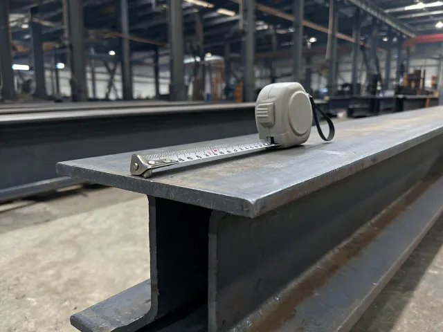 Beam flange measurement for a trolley hoist